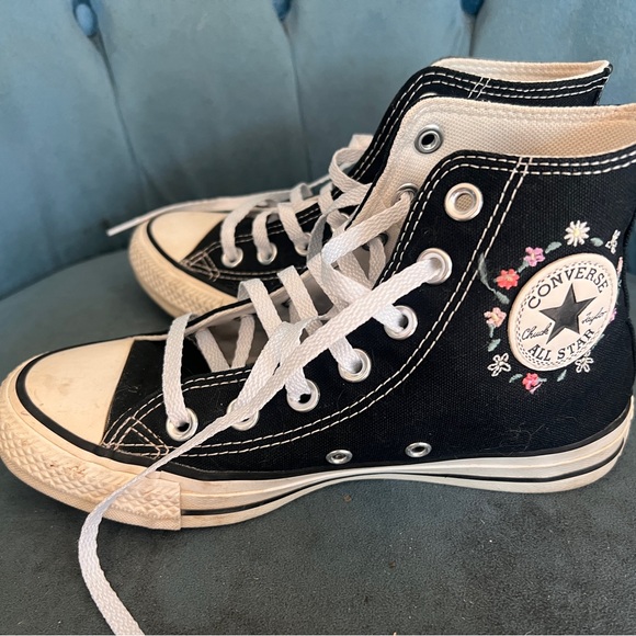 Converse embroidered floral sneakers, Chucks, All star, girls shoes, size 5 - Picture 2 of 7